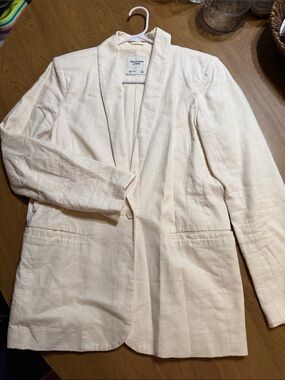 Abercrombie & Fitch Ivory Single-Button Blazer